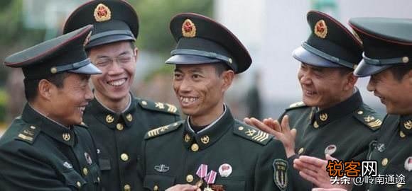 考上大专去当兵,两年后是转士官好,还是回来上学？