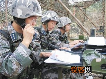 考上大专去当兵,两年后是转士官好,还是回来上学？