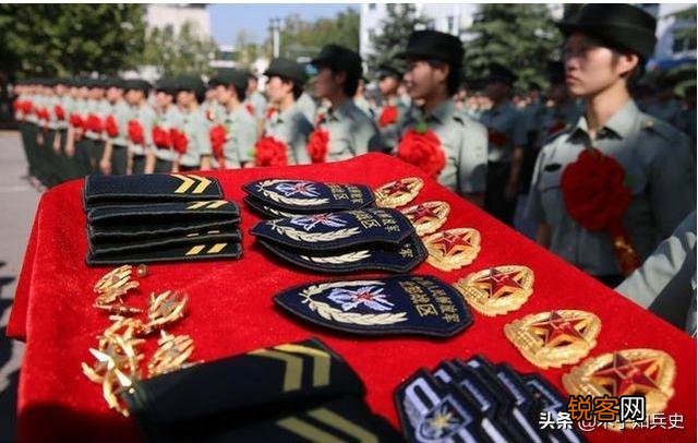 女空军今年二十岁部队军考落榜,原是普通一本大学想问接下来的路怎么走是比较好？