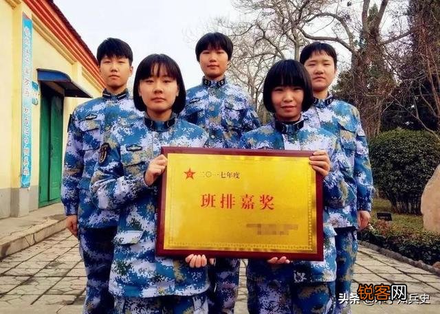 女空军今年二十岁部队军考落榜,原是普通一本大学想问接下来的路怎么走是比较好？