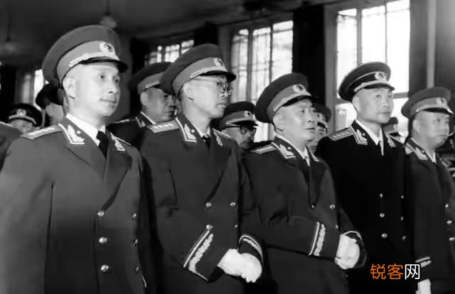 军队校级有没有当军长,司令的？