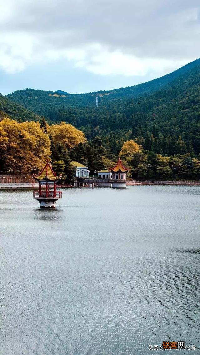 有哪些你一看到就想找本子摘抄下来的歌词或好的句子？