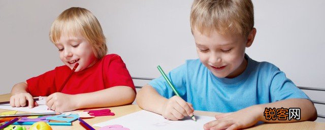 孩子14岁了非常叛逆父母该怎么办 十四岁孩子叛逆期该怎样沟通