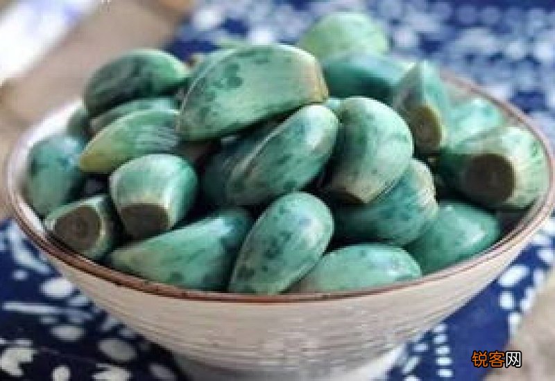 腊八蒜用热醋泡吗