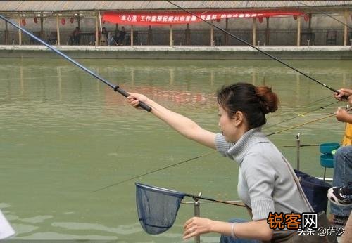 古代闹饥荒时,为何少有灾民捕食河里的鱼虾的传言,而大多传言说是去啃树皮草根呢？