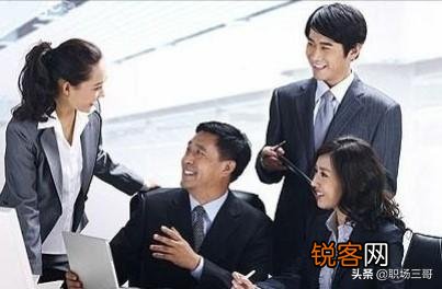 只知道做事,有求必应,但不会找领导聊天汇报工作,看到领导还不知道说什么,怎么办？