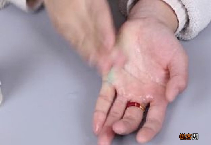 孩子手上水彩笔怎么洗掉