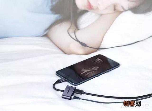 为什么越来越多手机采用Type-C接口？除了充电,还能做什么？