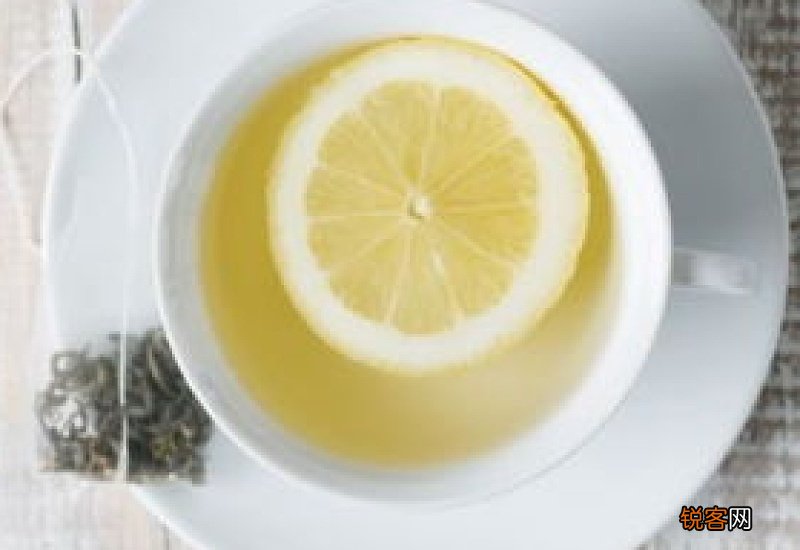 柠檬怎么泡水喝效果好 用柠檬泡水喝要注意什么