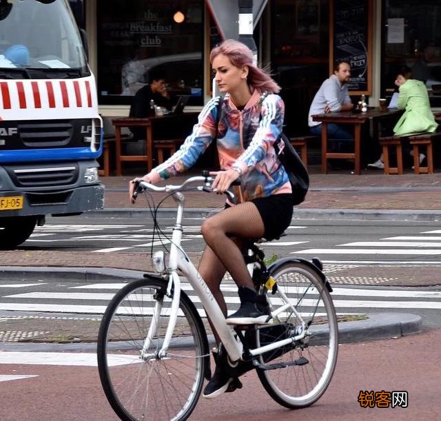 荷兰是一个怎么样的国家,有什么事是到了荷兰才知道的？