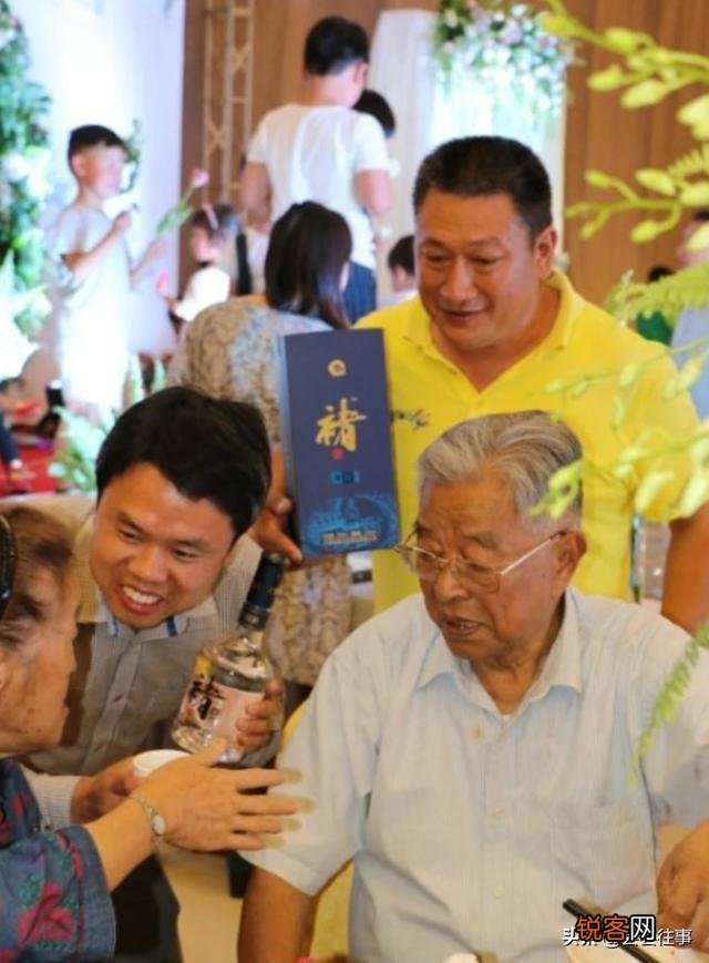 旅行诗人安安搞的头条抽奖在天猫京东卖268元的褚酒为何有人花300回购？