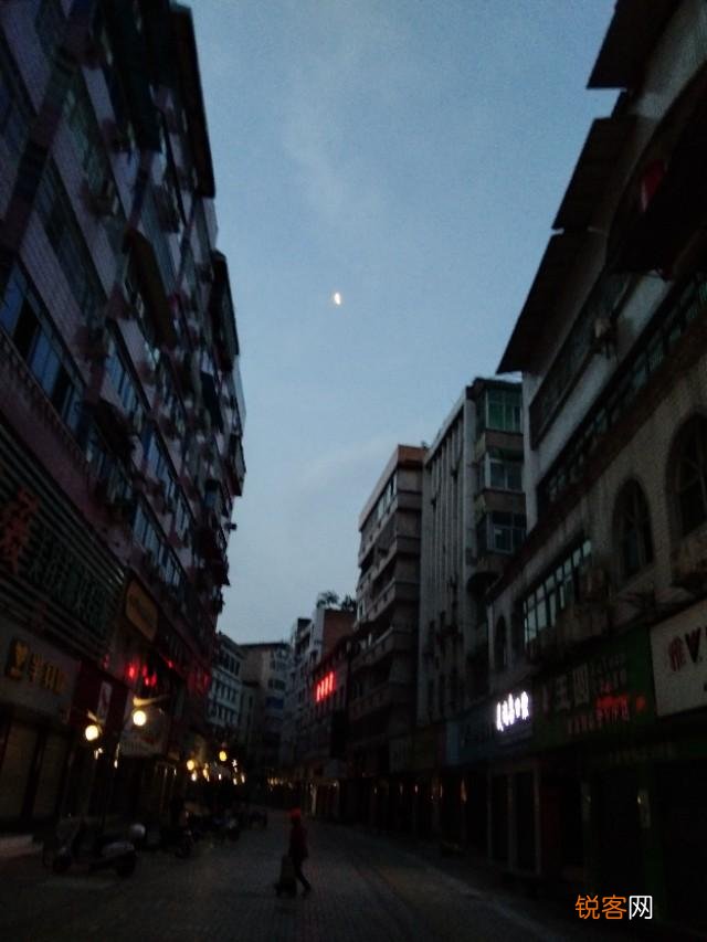半生坎坷路,一心向丹青。中年下岗,半路出家,您会支持吗？