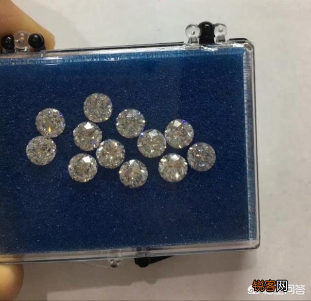 周大福的1克拉钻戒能卖多少钱？该怎么去给戒指估价？