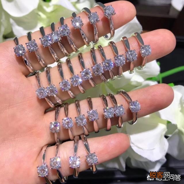 周大福的1克拉钻戒能卖多少钱？该怎么去给戒指估价？