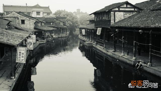 黄酒是什么酒？为什么感觉喝黄酒的越来越少了？