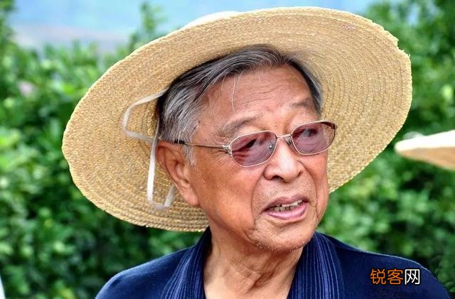 褚时健那么大年龄去种橙创业,为了什么？是为了金钱还是为了自己的理想？