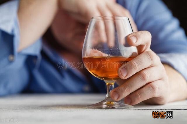 不喝酒的男人和喝酒的男人之间有什么不同？