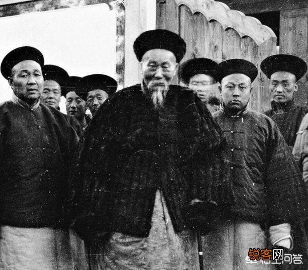 李鸿章到底是忠心为国,还是一心为己？他是不是贪生怕死？他到底爱不爱国？