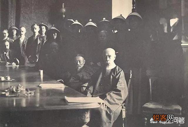 李鸿章到底是忠心为国,还是一心为己？他是不是贪生怕死？他到底爱不爱国？