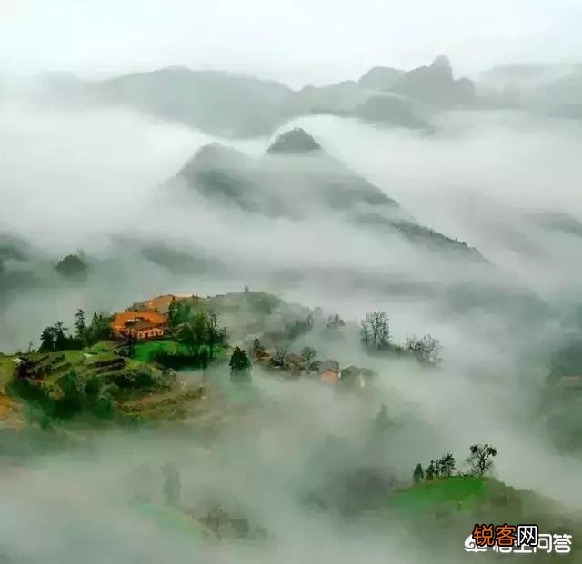 怎么用“山青水秀人杰地灵”写一首藏头诗？