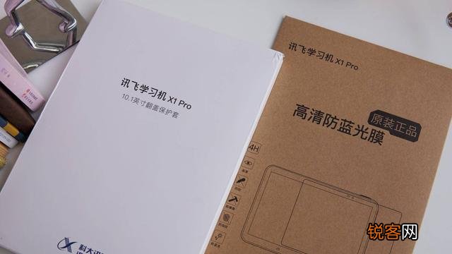 想给上二年级的孩子买一部学习平板电脑,综合来说步步高和优学派,小霸王哪个品牌更好？