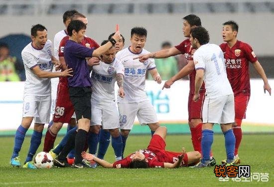 中超第十六轮上港对申花比赛中,奥斯卡的任意球和王燊超的头球都应判进,大家怎么看？