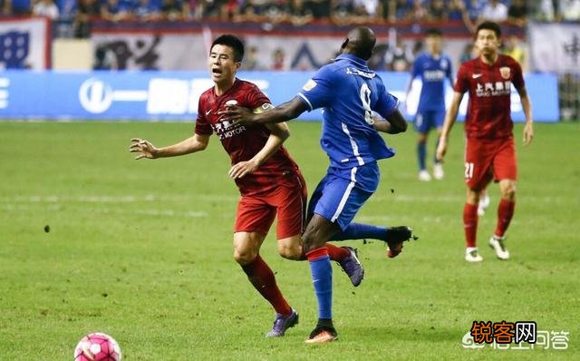 中超第十六轮上港对申花比赛中,奥斯卡的任意球和王燊超的头球都应判进,大家怎么看？