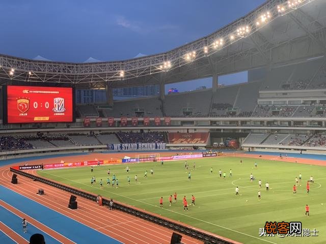 中超第十六轮上港对申花比赛中,奥斯卡的任意球和王燊超的头球都应判进,大家怎么看？