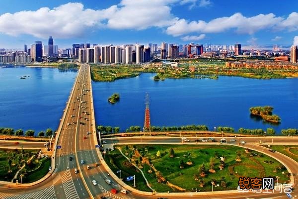 为什么临沂历史上没有成为都城,而现在能有超过1000万人？