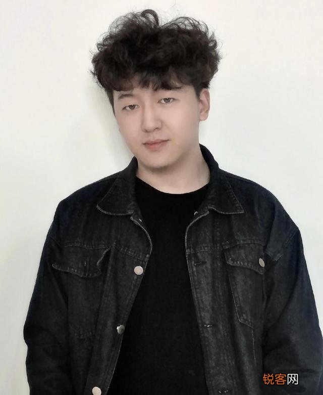 逃离塔科夫怎样避免落地成盒？老鬼：乱跑是大忌,趴下观察最明智,你怎么看？