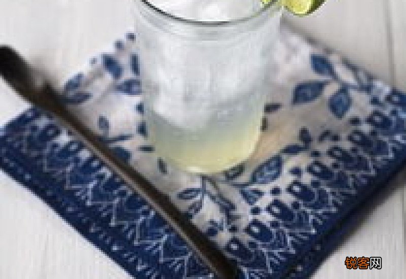 柠檬水洗脸的功效有哪些 柠檬水洗脸能去痘痘吗