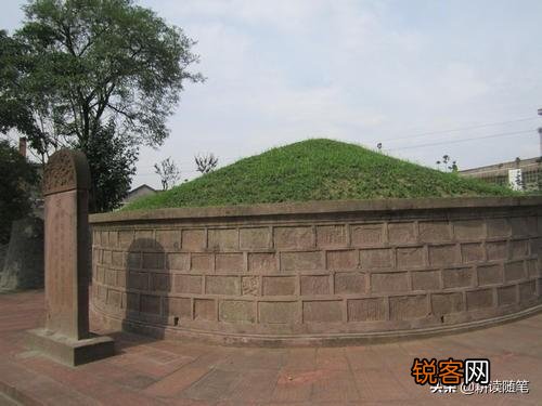 请问“青山依旧在,几度夕阳红”表达了作者什么样的感想？