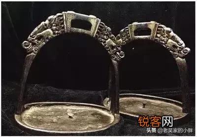 据说历史上马镫是一项不亚于火药的发明？这为什么？