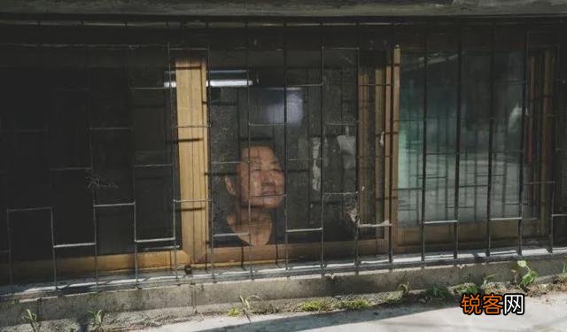 《寄生虫》拿下奥斯卡,算是超大冷门了,你们看过吗？评价如何？