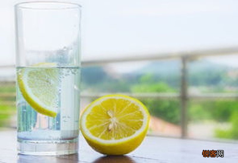 柠檬的保健功效有哪些 喝柠檬水对人体有什么好处