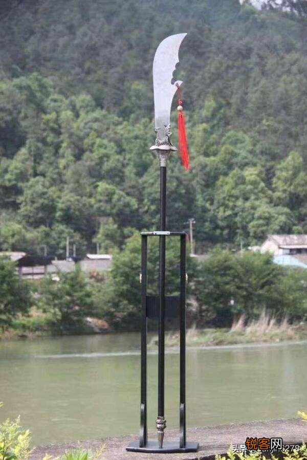 关羽死后,他的青龙偃月刀和赤兔马都被谁据为己有？结局如何？