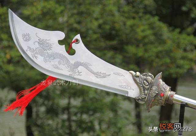 关羽死后,他的青龙偃月刀和赤兔马都被谁据为己有？结局如何？