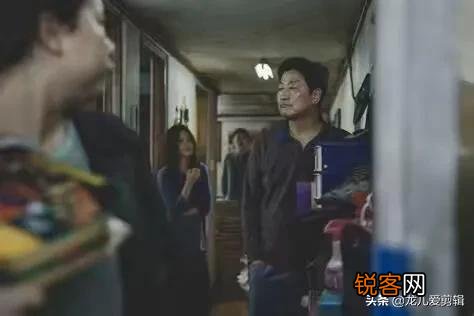 如何看待韩国电影《寄生虫》创造历史获得第92届奥斯卡最佳电影？