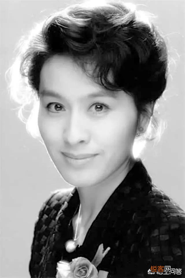 曾经日本电影《望乡》在中国公映时,为何那么火爆？你喜欢影片里的女记者的扮演者栗源小卷吗？