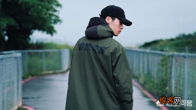 男生有什么经久不衰的经典款衣服推荐吗？