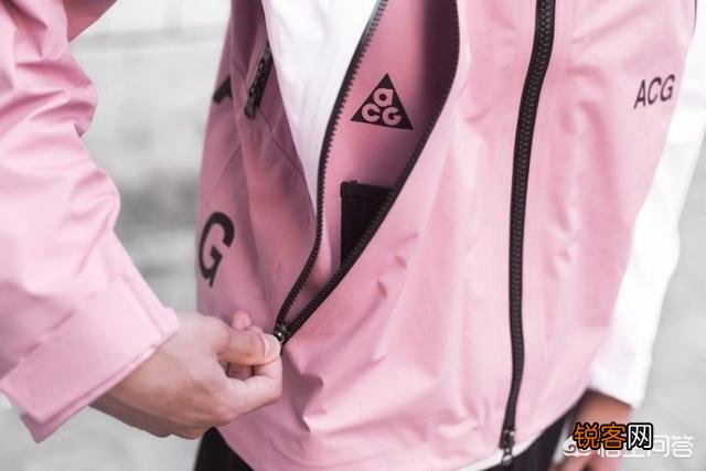 男生有什么经久不衰的经典款衣服推荐吗？
