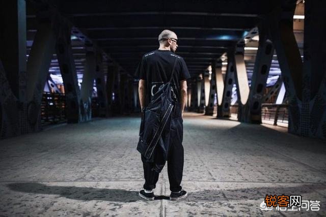 男生有什么经久不衰的经典款衣服推荐吗？