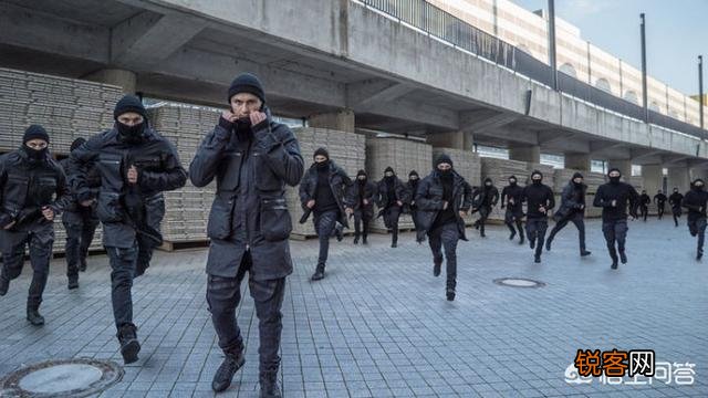 男生有什么经久不衰的经典款衣服推荐吗？