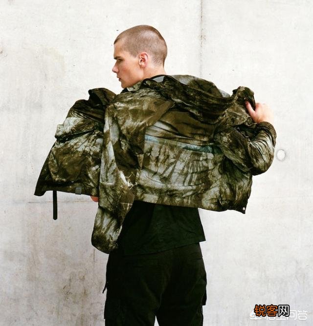 男生有什么经久不衰的经典款衣服推荐吗？