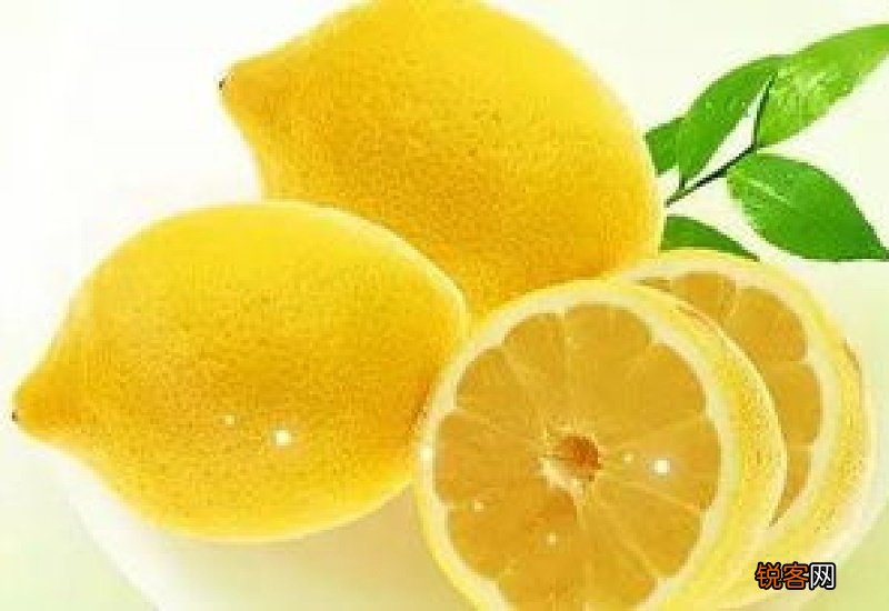 柠檬片泡水喝有什么作用 柠檬片泡水喝的作用有哪些