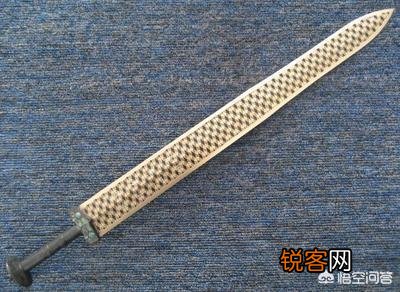 “越王勾践剑”为什么埋了2000多年,出土后还锋利无比呢？