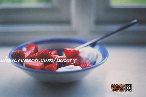 大半夜的，找点东西垫吧垫吧肚子吧~