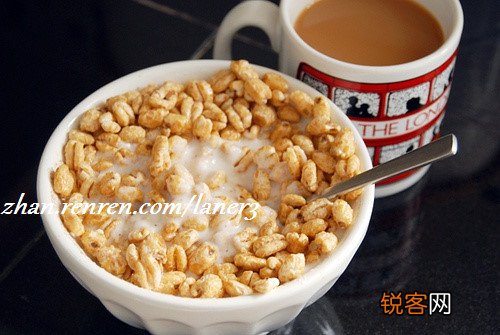 大半夜的，找点东西垫吧垫吧肚子吧~