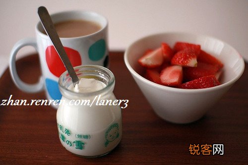 大半夜的，找点东西垫吧垫吧肚子吧~