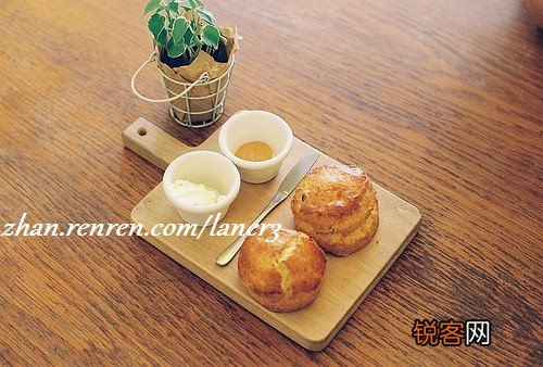 大半夜的，找点东西垫吧垫吧肚子吧~